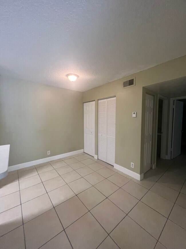 Building Photo - 2Bed / 2 Bath