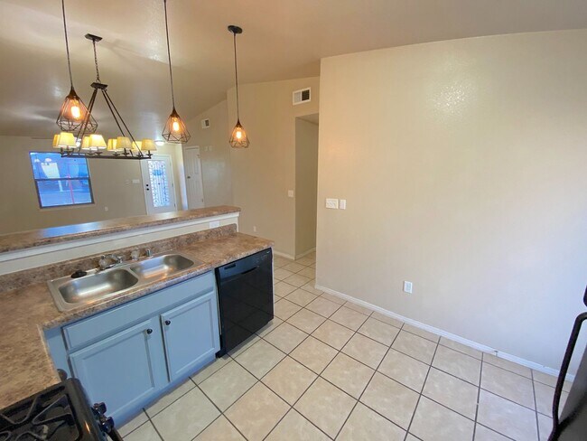 Building Photo - Northeast El Paso 3 Bed Refrig A/C