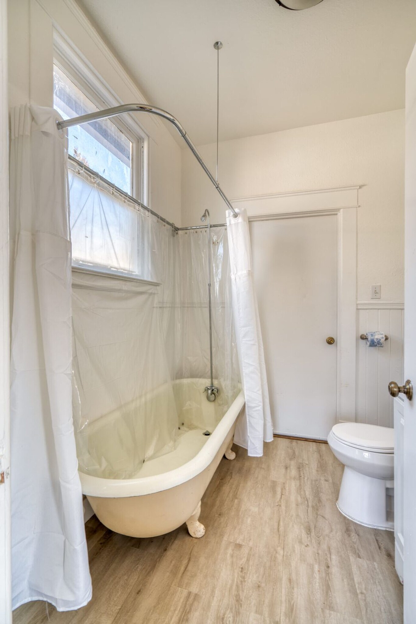 Building Photo - 502 NE 29th Ave