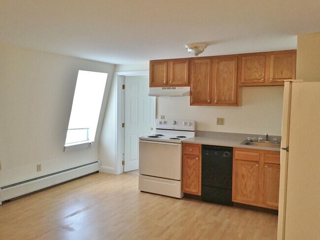 Building Photo - 4 Martin St