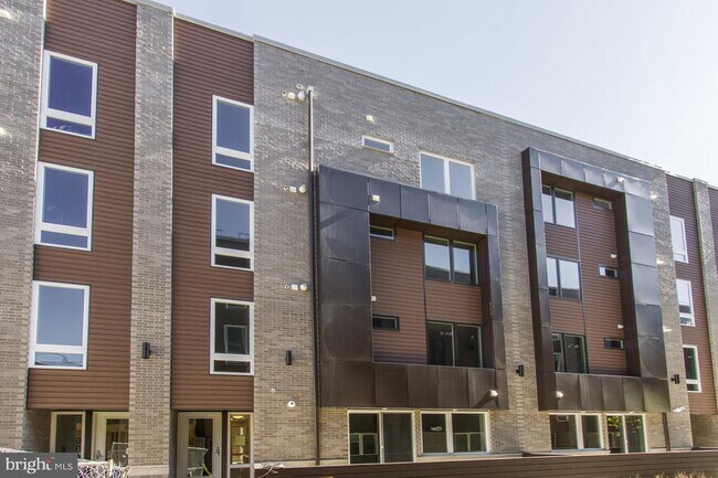 Building Photo - 712-14 S Sartain St