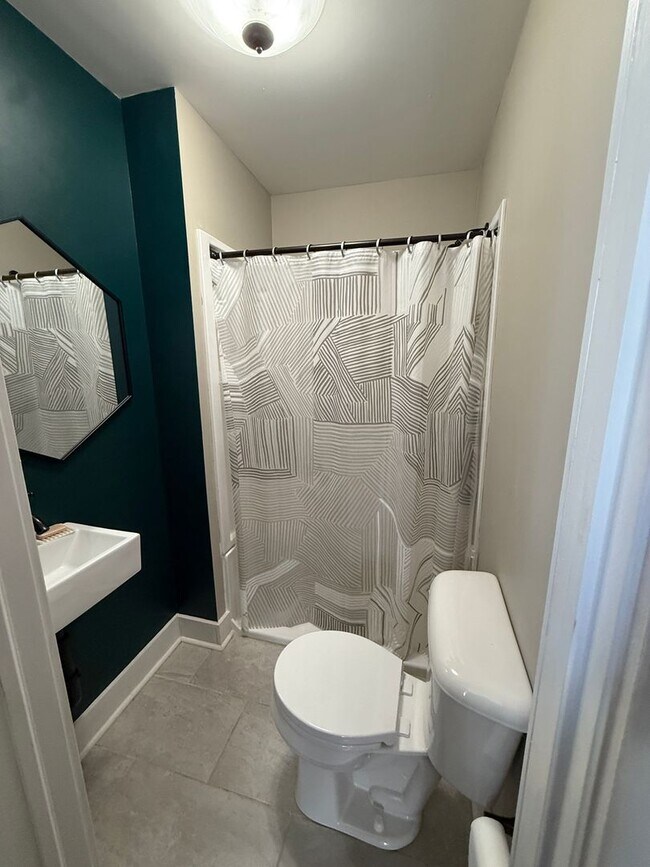 Building Photo - GERMANTOWN 2-BED 2-BATH FENCED YARD