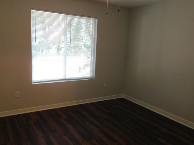 Building Photo - Cozy 2 bedroom/1 bath home in El Dorado