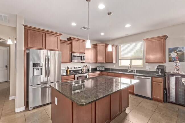Building Photo - 729 W Silver Reef Dr