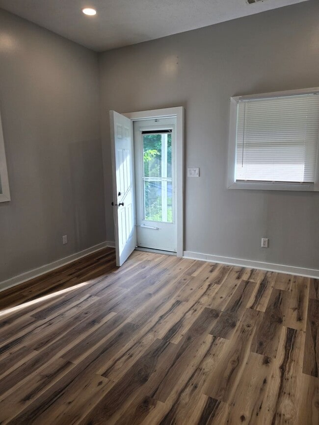 Building Photo - One Bedroom Duplex located on the Westside near 10th St and White River Pkway Dr
