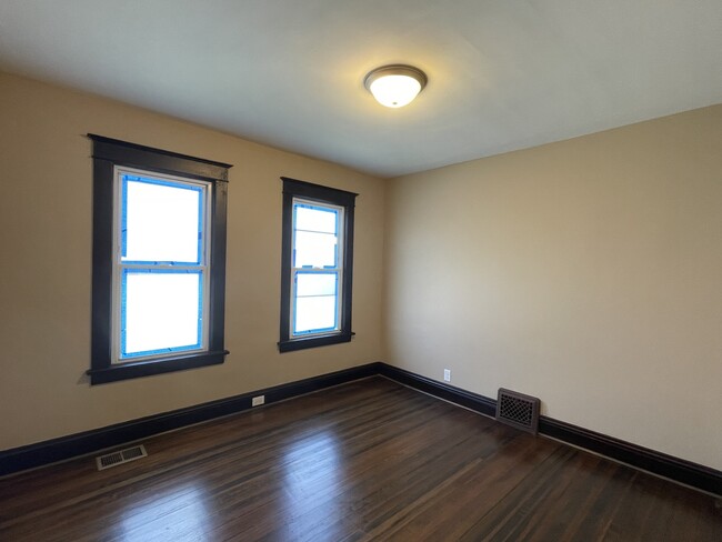 Building Photo - 710 N Poplar St