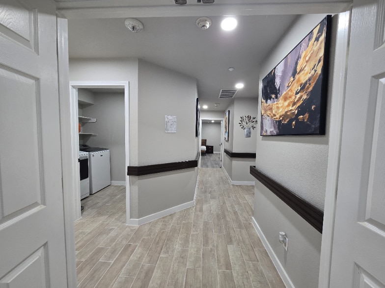 Building Photo - 1228 Sandwick Dr
