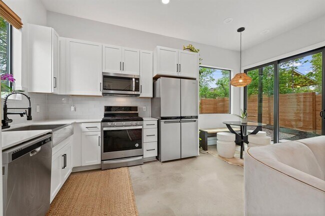 Building Photo - 1710 Adina St