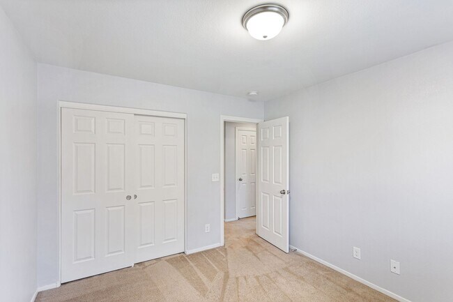 Building Photo - 3 Bath Southwest Cul de Sac Home