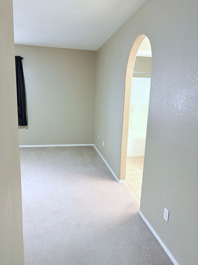 Building Photo - 3 bed/2 bath w/ large backyard in Rita Ran...