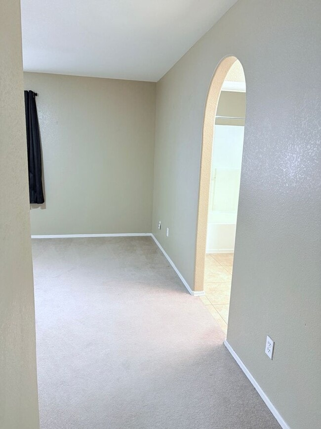 Building Photo - 3 bed/2 bath w/ large backyard in Rita Ranch area