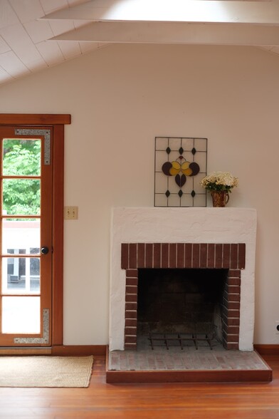 The charming fireplace - 11222 Arroyo Ave