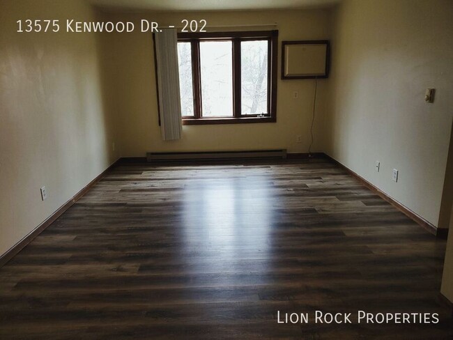 Building Photo - Great 2-Bedroom Find in Kenwood Acres for ...