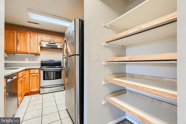 Building Photo - 123 W Barre St