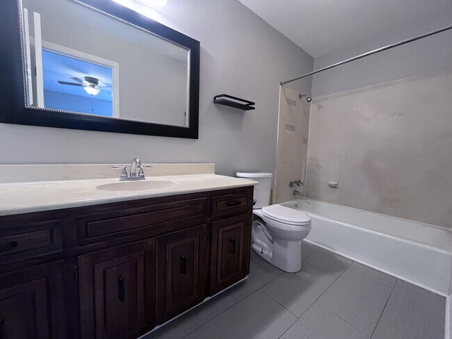 Building Photo - 215 Berkshire Cir