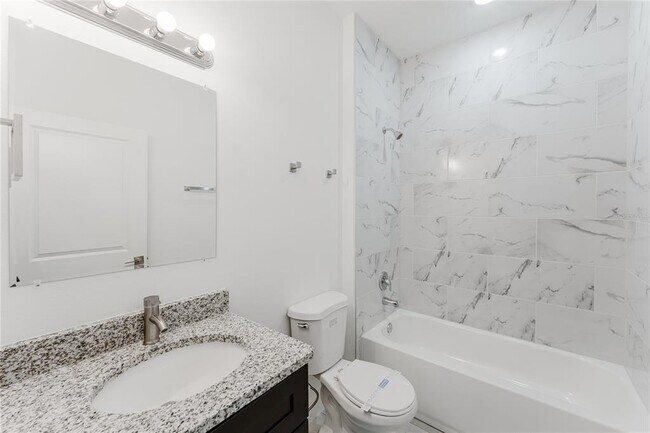 Building Photo - 627 W Glenhaven Dr