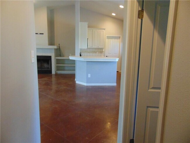 Building Photo - 160 Loving Trail