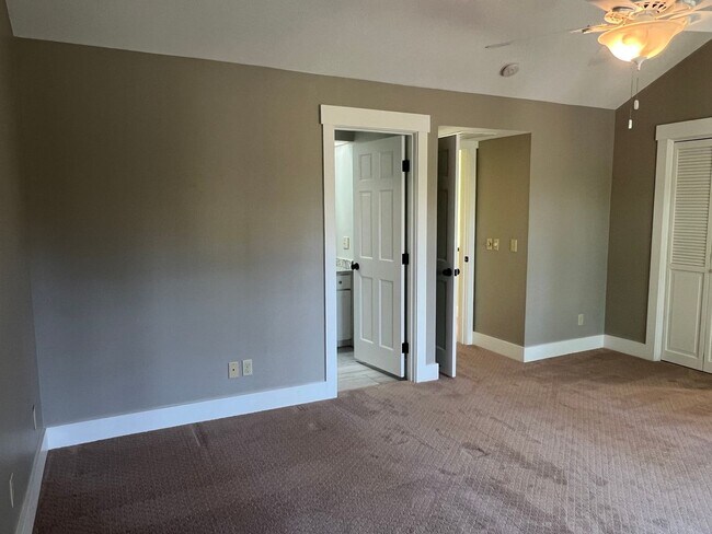 Building Photo - Gorgeous Marsh Views in Moss Creek!