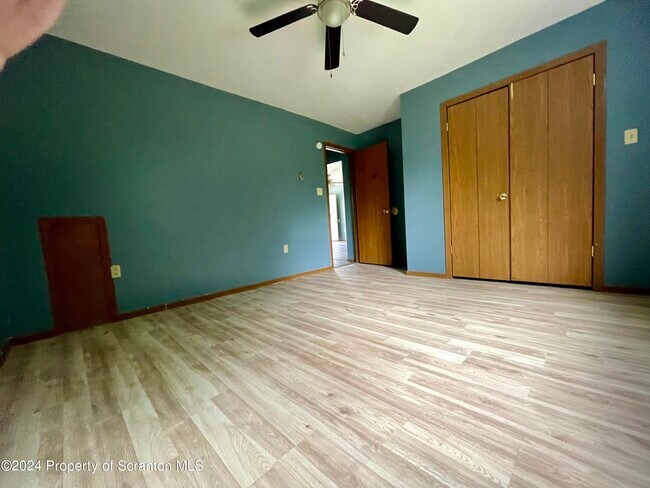 Building Photo - 254 Keyser Ave