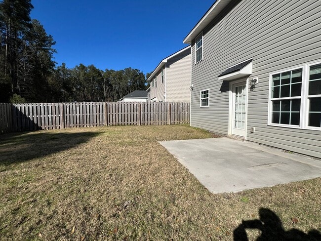 Building Photo - AVAILABLE EARLY APRIL 2026! (Pet Friendly)