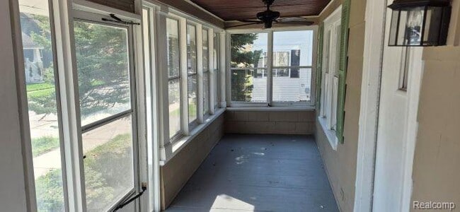 Building Photo - 830 Knowles St