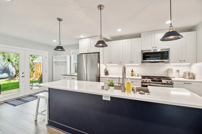 Building Photo - 111 Hanover St