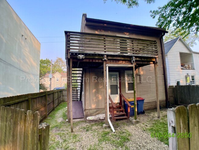 Primary Photo - 344 Diamond Ave SE