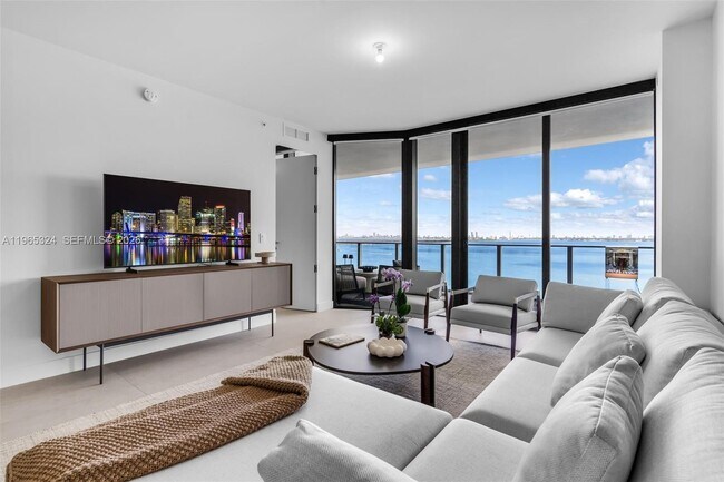 Building Photo - 700 NE 24th St