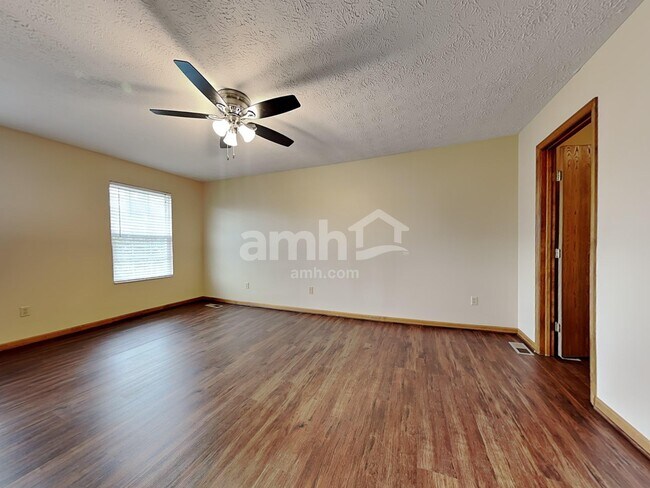 Building Photo - 6585 Taylor Trace Ln