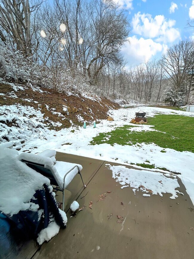 Building Photo - Charming 3-bedroom, 1-bath home in Oakdale, PA!