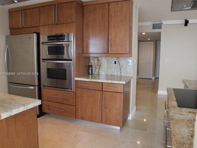 Building Photo - 1901 Brickell Ave