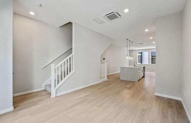 Building Photo - 125 Waters Park Cir