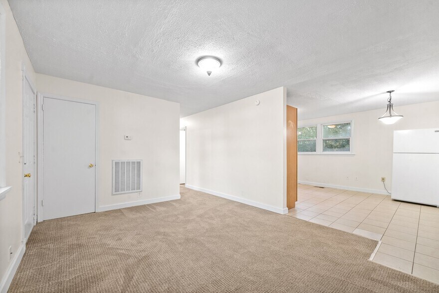 Building Photo - 1509 Nichols Dr