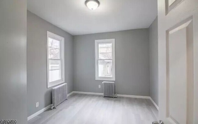 Building Photo - 127 Brookwood St