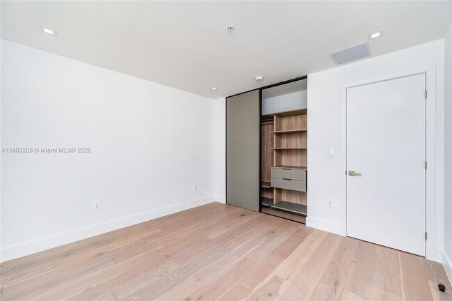 Building Photo - 204 Sunrise Dr