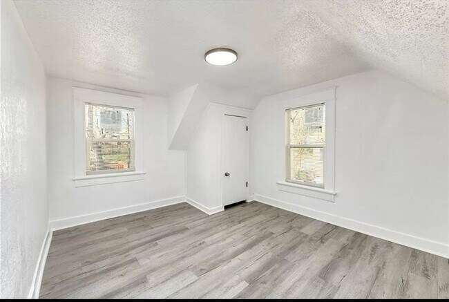 Building Photo - 3 bedroom 1 bath