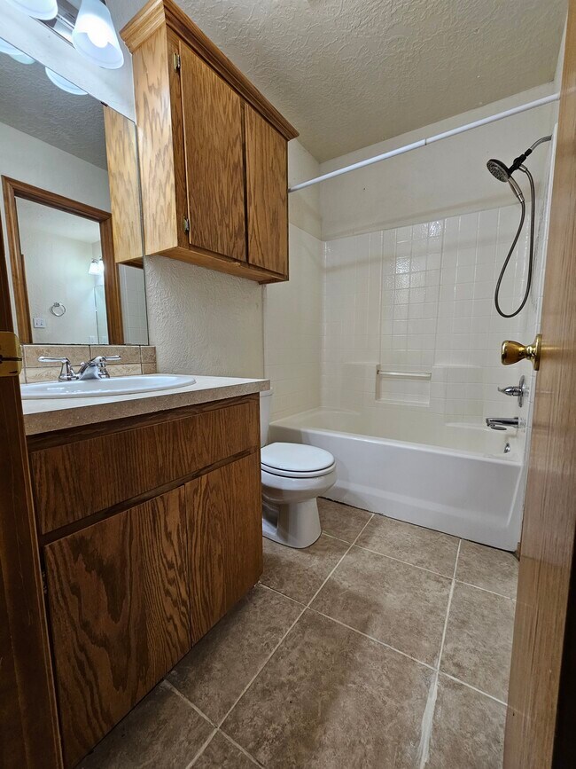 Master Bathroom - 1905 SW E Ave