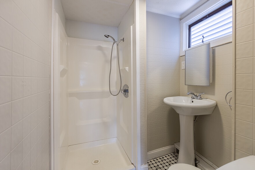 Building Photo - 97 Bridge St