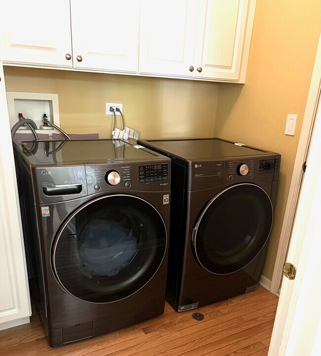 Building Photo - 884 Havenshire Rd