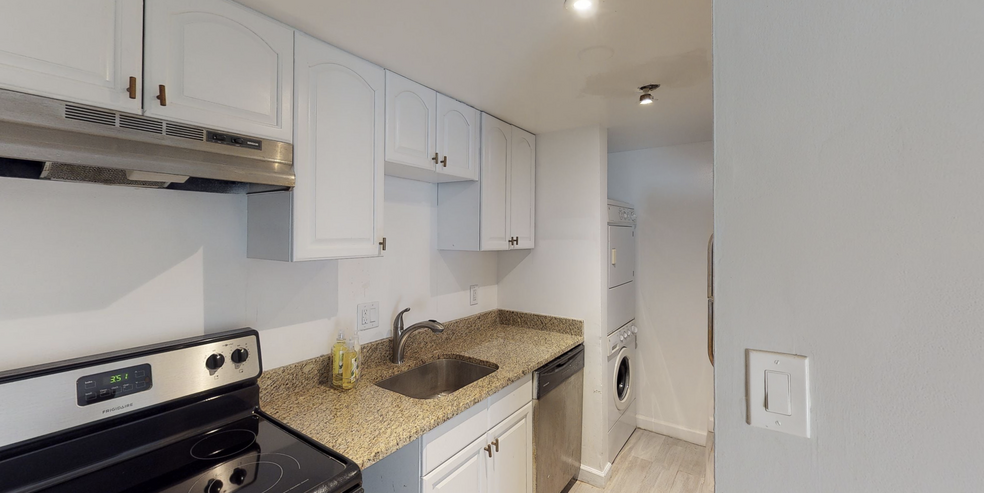 Kitchen - 1015 P St NW