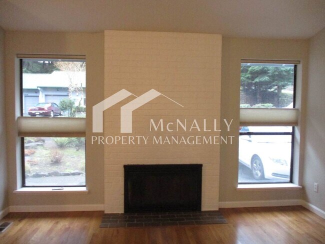 Building Photo - Spacious 3 Bedroom, 2.75 Bathroom Condo in Gig Harbor