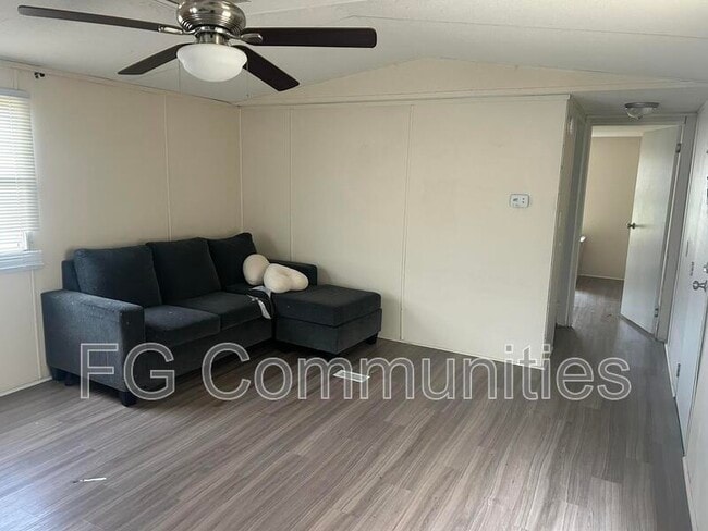 Building Photo - 1803 Breezewood Dr