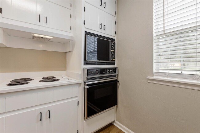 Building Photo - 1573 Jacks Dr