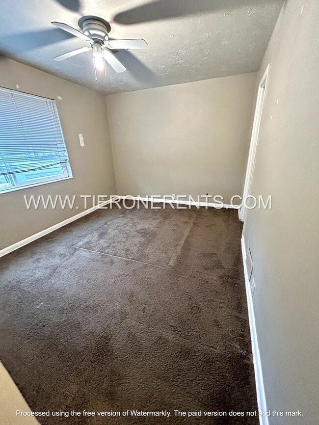 Building Photo - Spacious 3 bed/1 bath in great location!