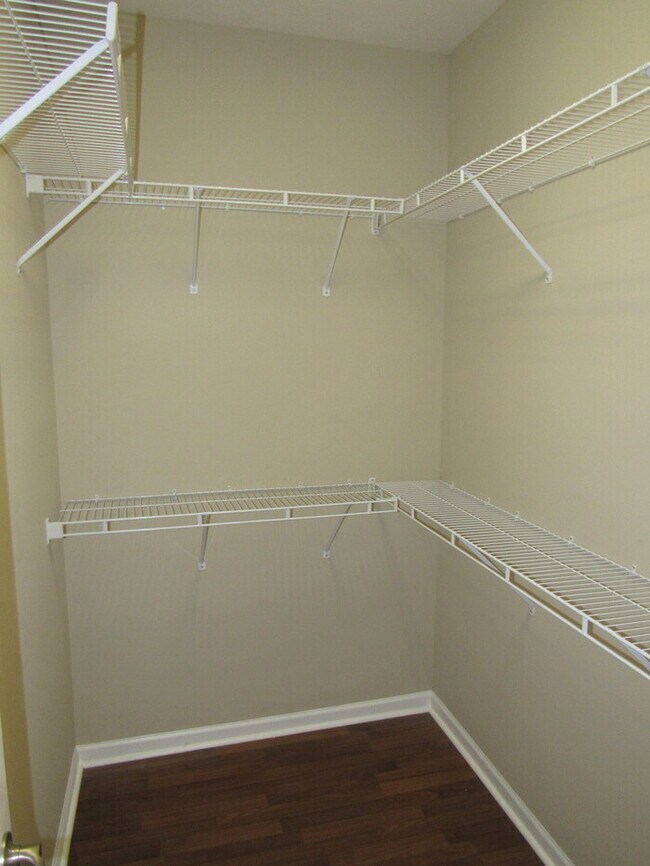 Building Photo - 2 bed, 2 bath, 2 car garage ranch style home in N. Knoxville