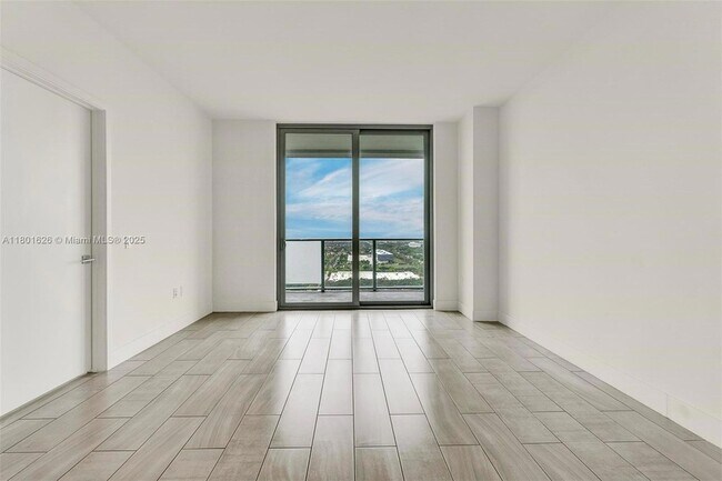 Building Photo - 2000 Metropica Wy