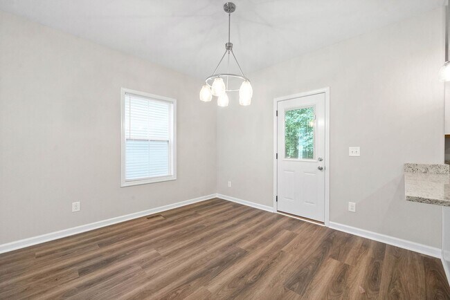 Building Photo - Beautiful 3 Bedroom Home For Rent Near Downtown Clarksville!