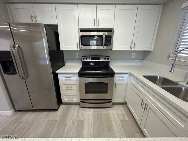 Building Photo - 6871 Tamarus St