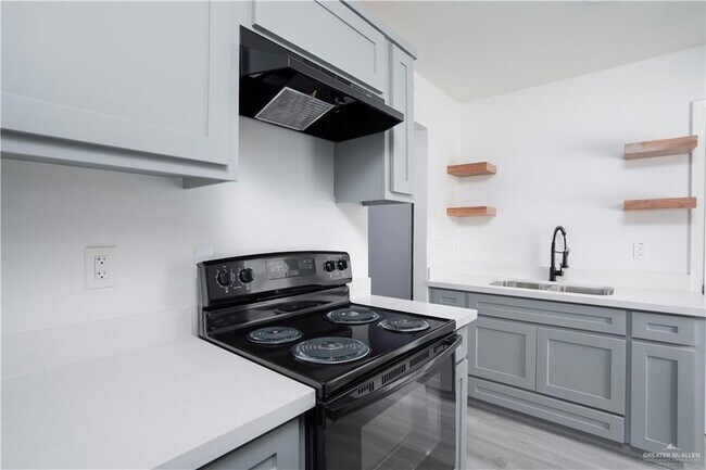 Building Photo - 1107 Shasta Ave W