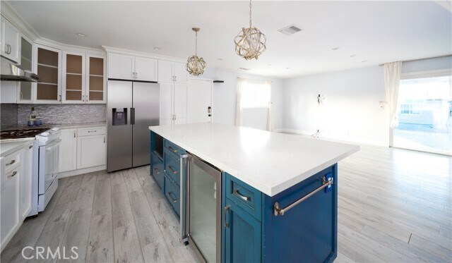 Building Photo - 22149 Victory Blvd